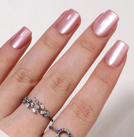 Soft pearlescent pink press-on nails