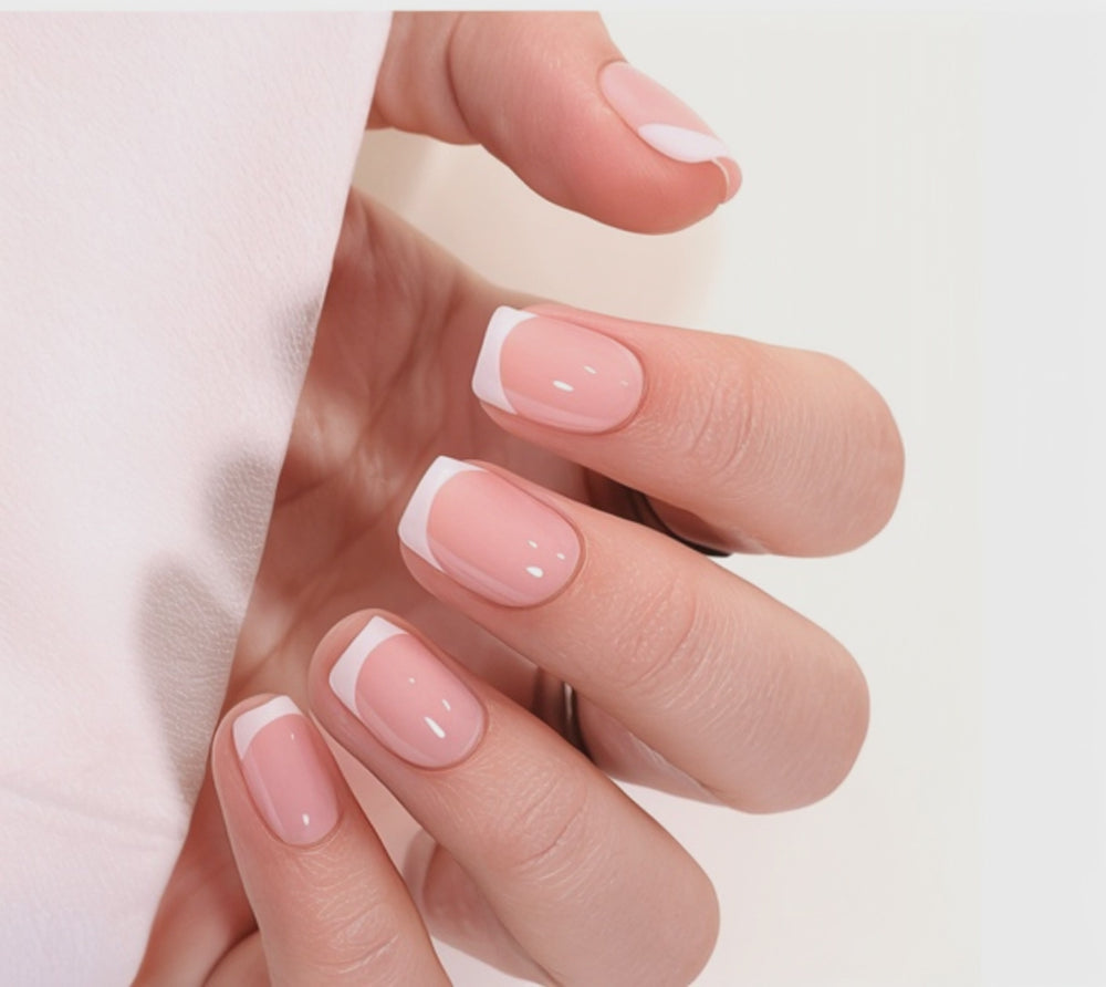 Classic short French press-on nails