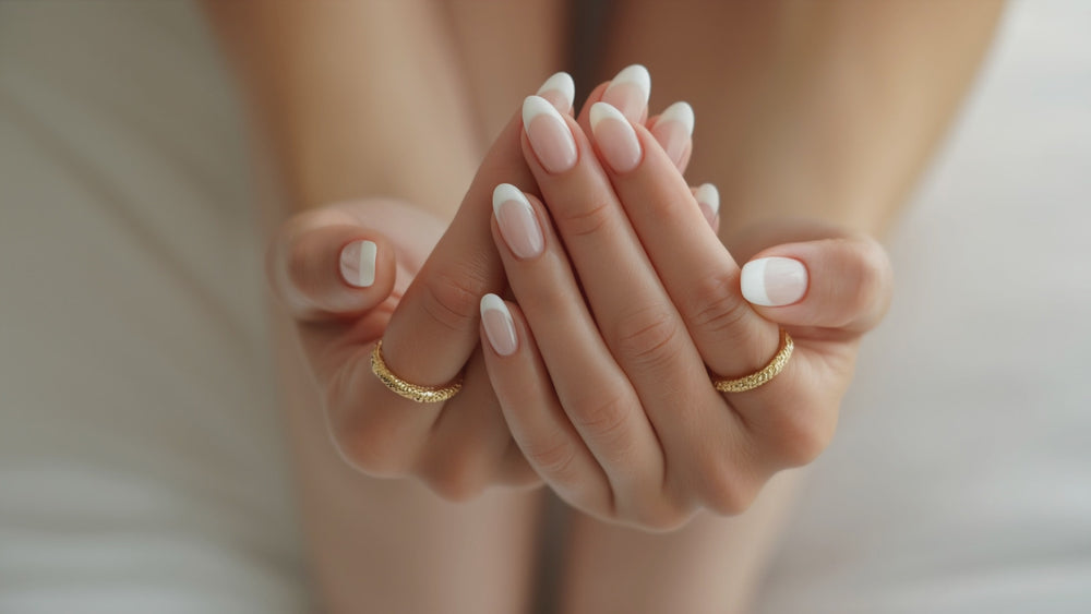 Pearlescent V French press-on nails